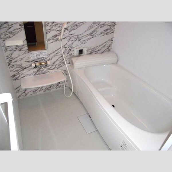 エヴァーラスティング熊谷104号室 追い焚き機能付1坪風呂