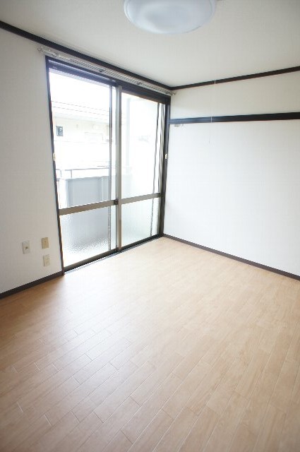 フォーブル幕張Ⅱ0202号室 リビング