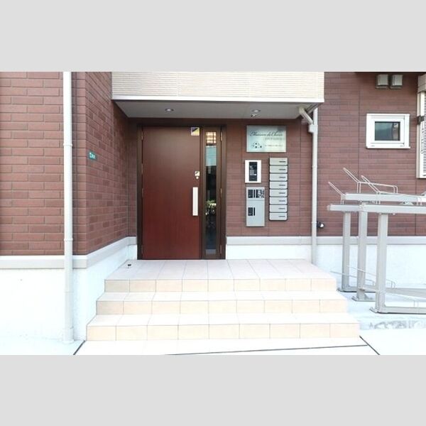 メゾンドシェリール102号室 エントランス