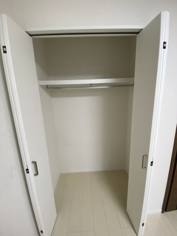 リーヴェルポート横浜三ッ沢LUKIA202号室 収納