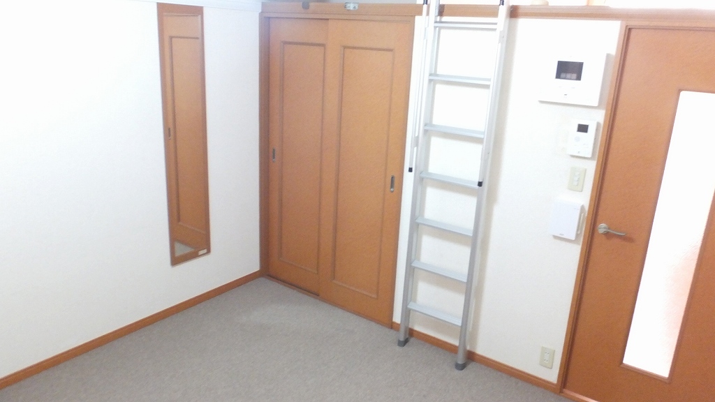 レオパレスサンセリテ上之202号室 リビング