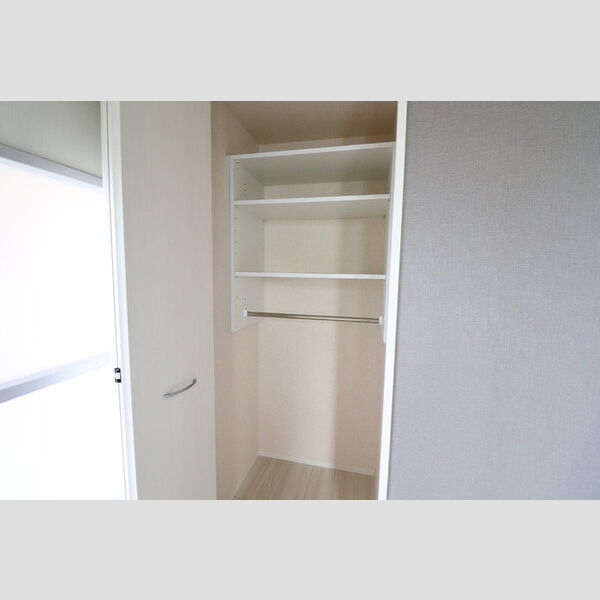 TSUBAKI　HOUSE 洋室5帖　物入