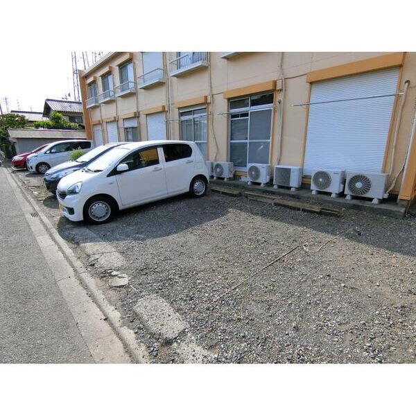 エステートピア原2 駐車場