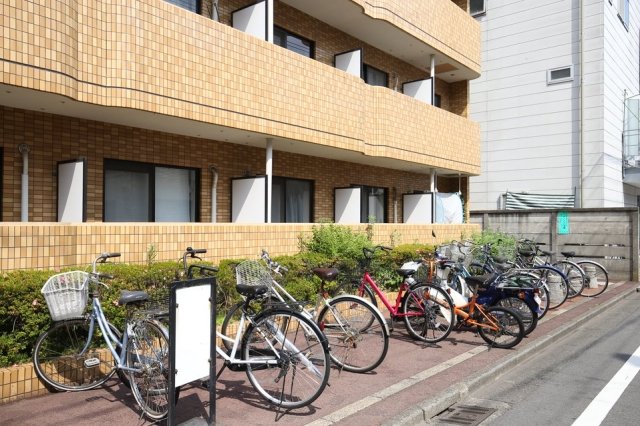 ホーユウコンフォルト新川崎2階 駐輪場