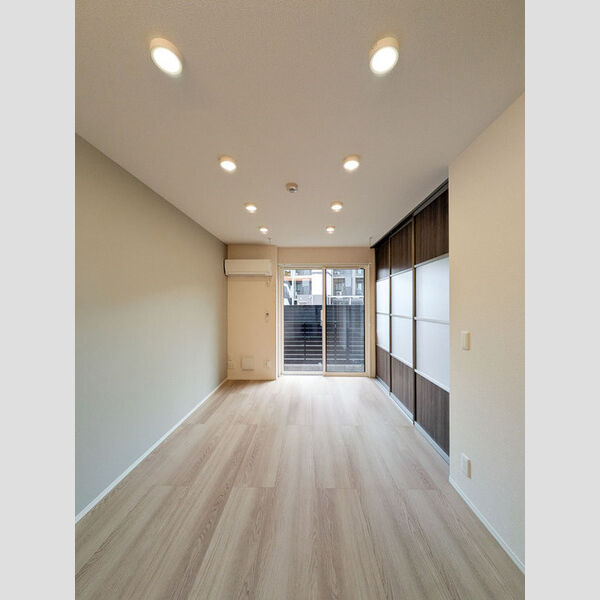 ノーブルラフィネ土呂町105号室 リビング