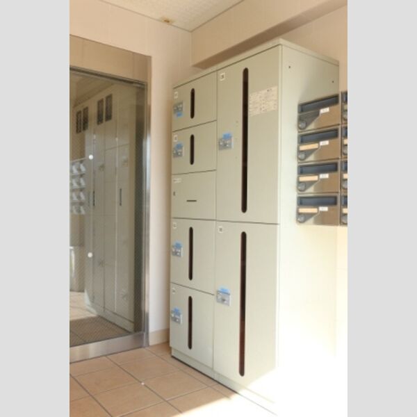 カネキン第二ビル 宅配ボックス