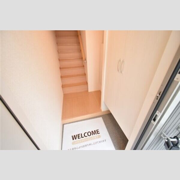 ハイネスA 玄関