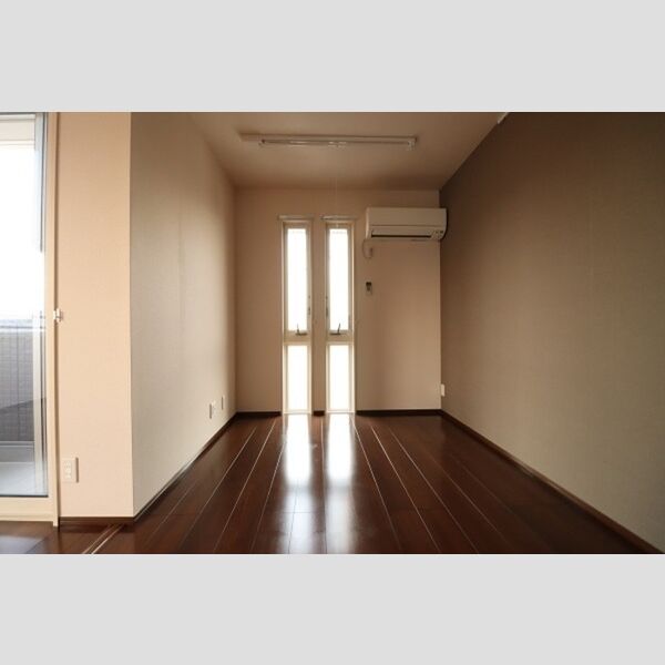 モリエールⅣ302号室 5.2帖の洋室