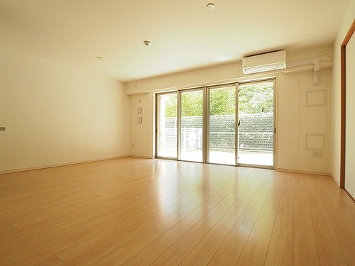 ライオンズ多摩センター　翠彩の杜 南向きのリビングダイニング