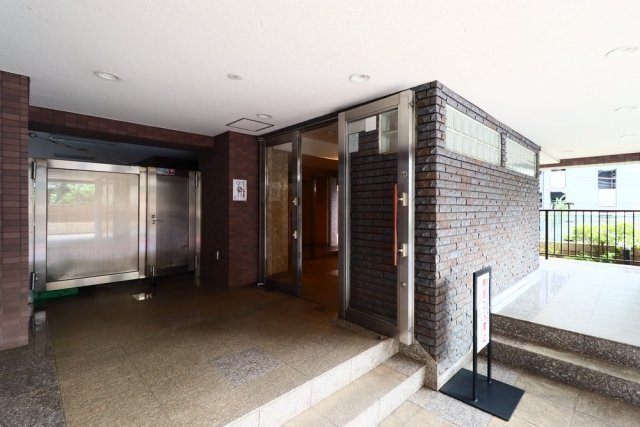 ステージファースト目白 エントランス