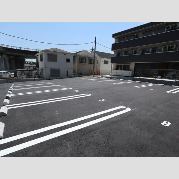 アンソレイエ 駐車場