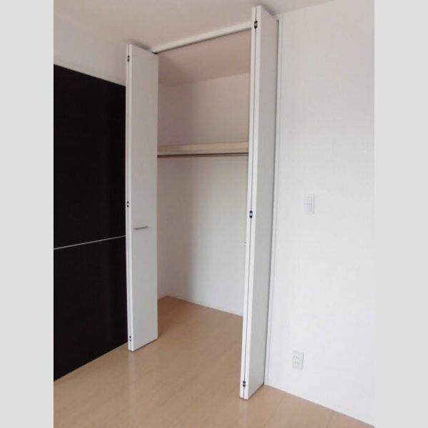 ラ・メール　アン 南側洋室　クローゼット