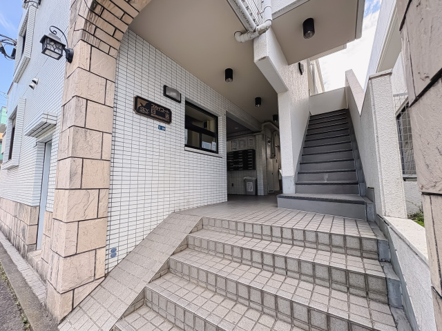 スカイコート日吉301号室 エントランス