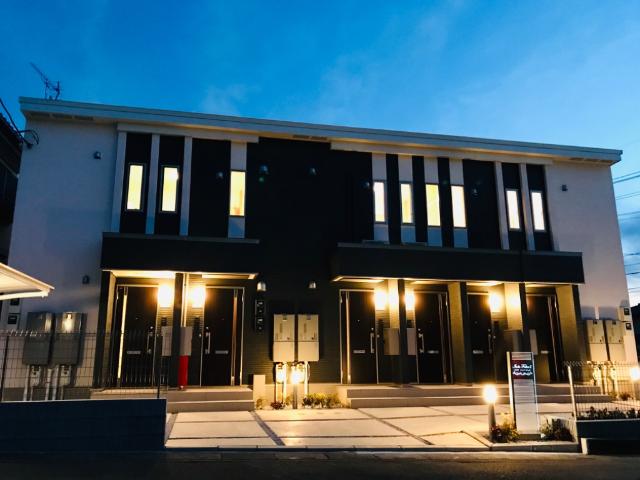 イソラ　フェリーチェⅡ 外観写真（夜）