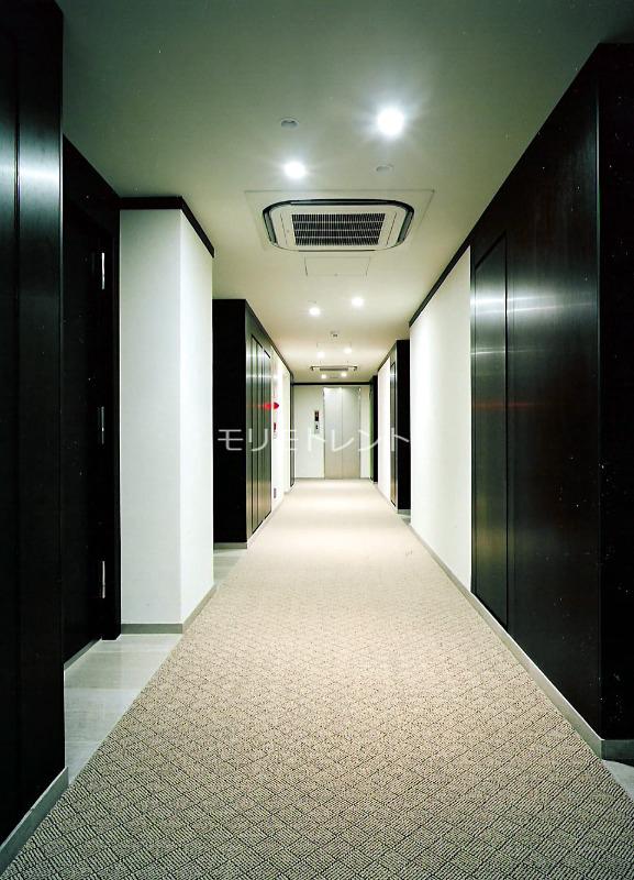 ピアース虎ノ門1階 内廊下