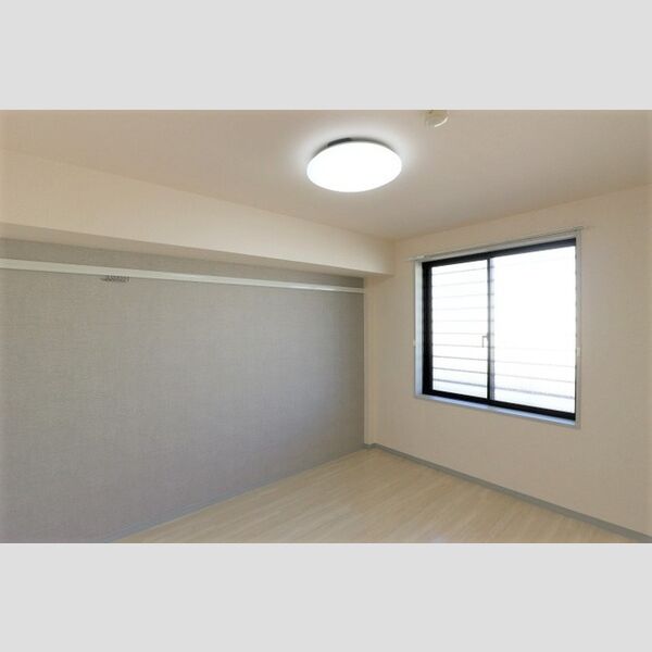 ローズ・ウッド305号室 洋室