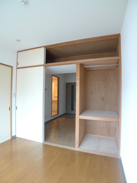 フローラ市川 収納