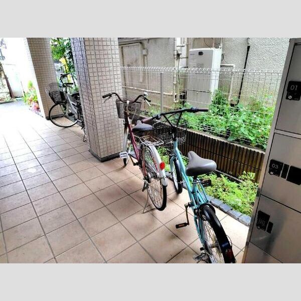 ジュネス西小山101号室 駐輪場