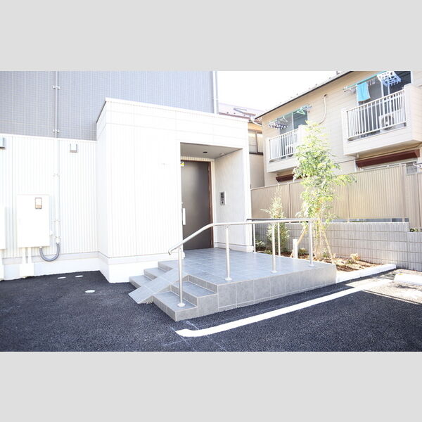 エンペラー　B105号室 エントランス