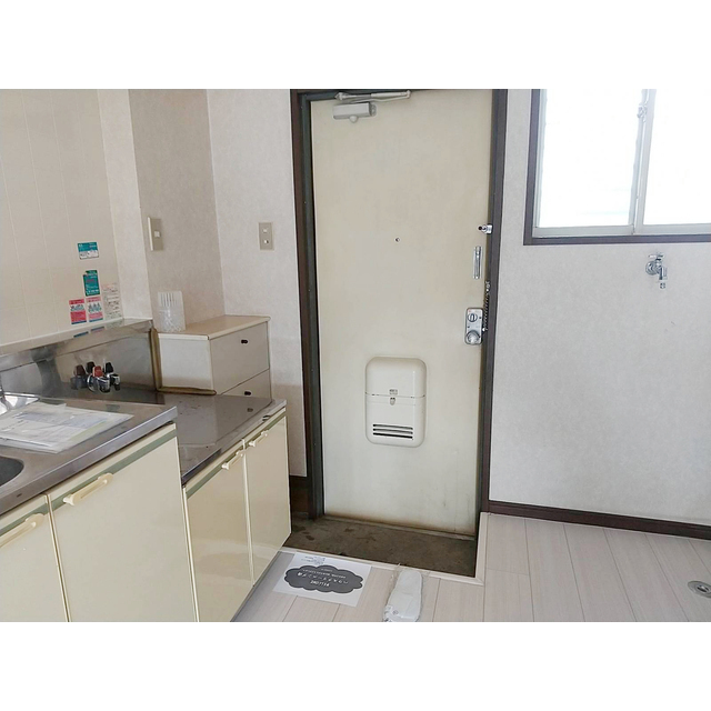 キャプテンズパレス101号室 玄関