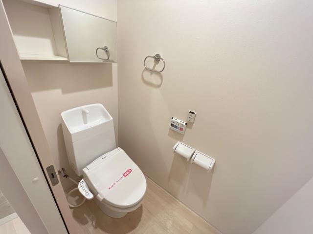 葉山レジデンスⅢ102号室 シャワー付トイレ