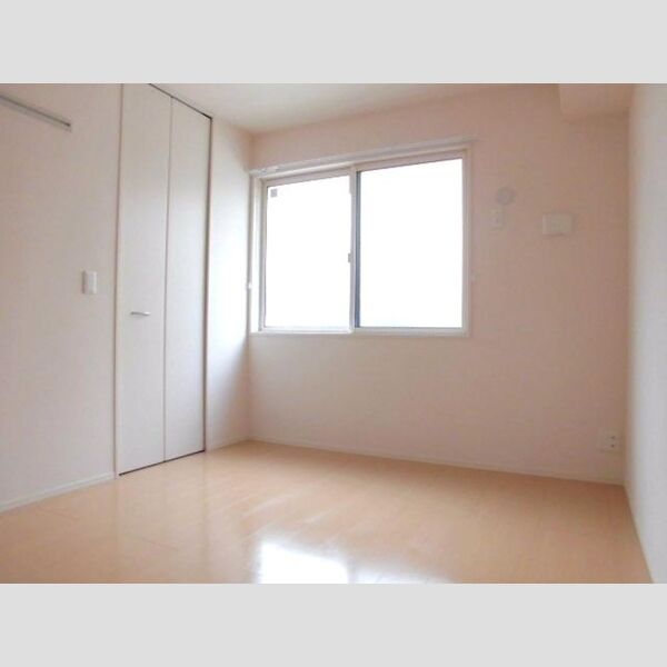 ルガーナ グランデ201号室 洋室(北:6帖)ウォークインクローゼットあり。