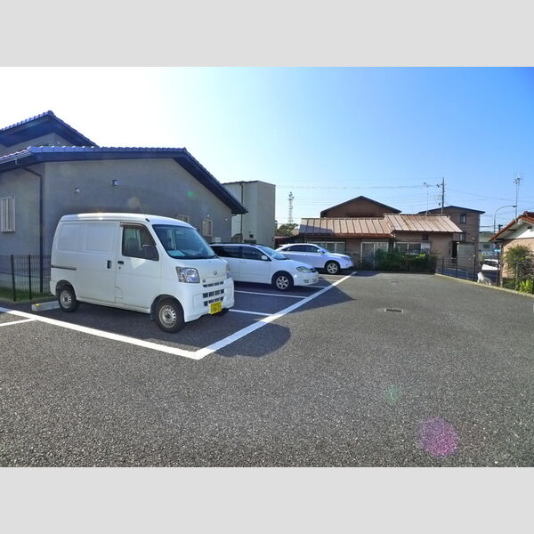 シルヴァンヒルズ302号室 駐車場