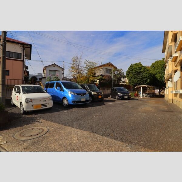 ウエストパーク三橋 駐車場