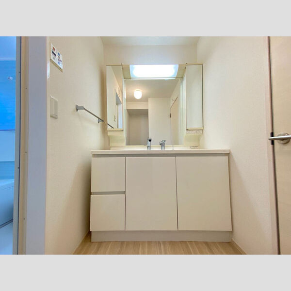 ラヴェール等々力 302号室　独立洗面台