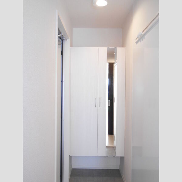 コリーヌ201号室 玄関