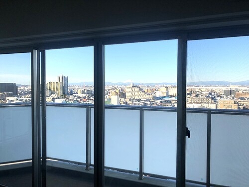 プラウドタワー武蔵浦和レジデンス11階 室内からの眺望、富士山　※2026.2撮影