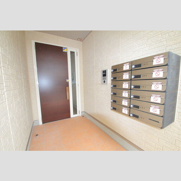 アイリス北綾瀬 エントランスはオートロック!