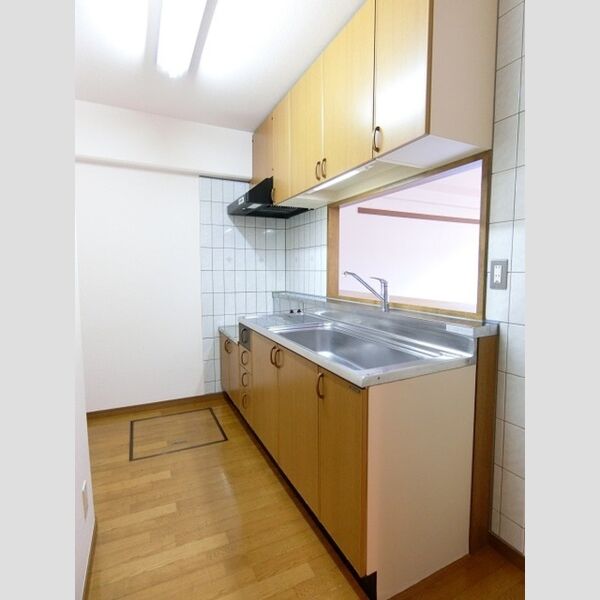 ハイビジョン104号室 対面キッチン