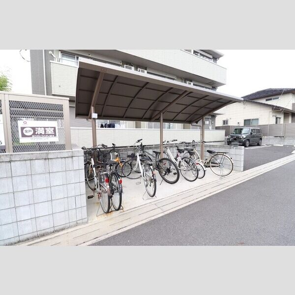 アンクレージュ101号室 駐輪場
