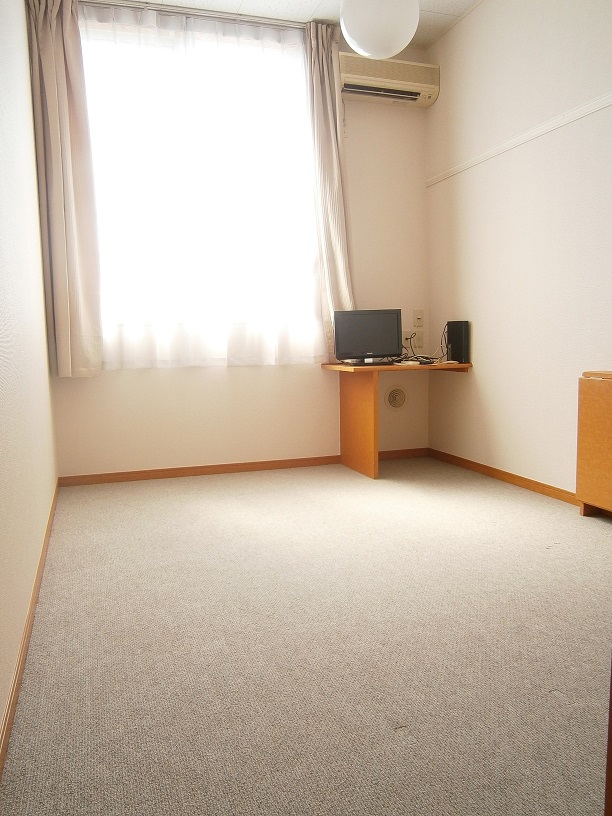 レオパレスグランパルクＮＳ205号室 寝室