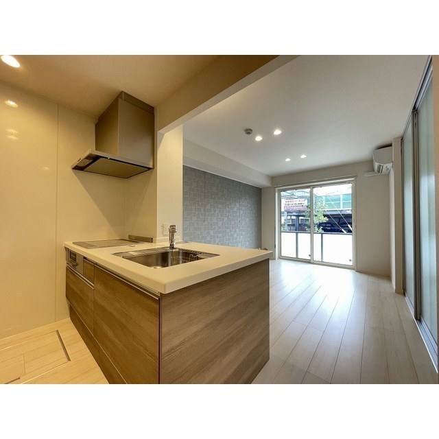 シャーメゾン国立ウエスト 3口IHグリル付キッチン