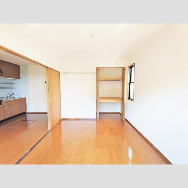 サンハイム101号室 洋室6帖(別角度)