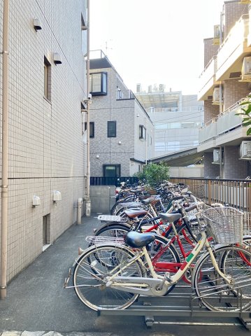 プライムアーバン烏山ガレリア107号室 自転車駐輪場（無料）