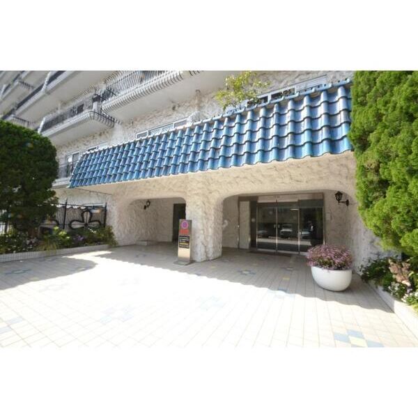 秀和第二南平台レジデンス219号室 エントランス