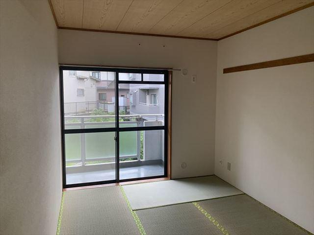 ロイヤル二俣川Ｂ棟2階 内観