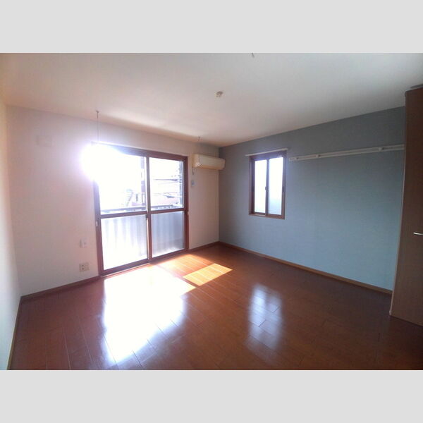 メルヴェーユ橋本 エアコンのついた洋室