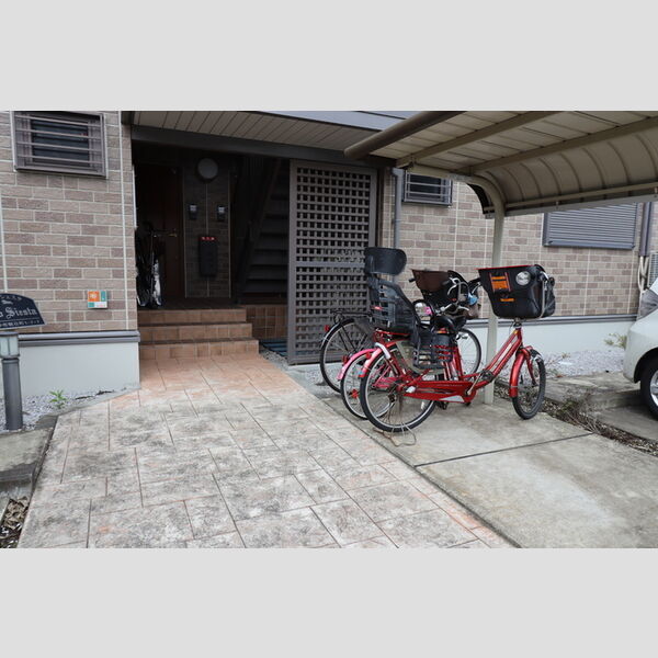 レオシェスタ 駐輪場