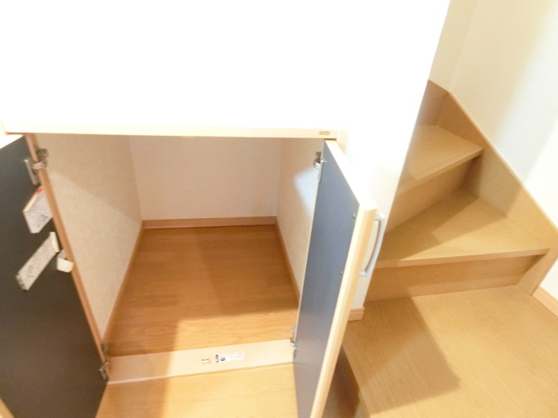 アバンテ大和田 階段下収納