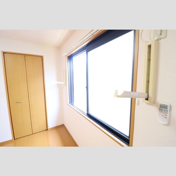 ハイツ148　Ⅱ201号室 室内物干し