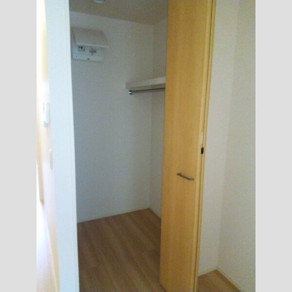 ポルト セレーノ102号室 ウォークインクローゼット