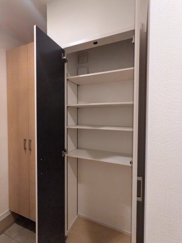 ガーデン上用賀ハウス 収納
