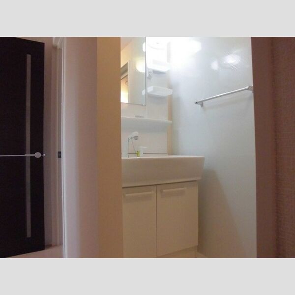 セレーソエステート ■後ろは洗濯機置場です■