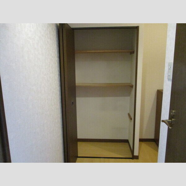 オーシャンビュー壱番館1504号室 物入(廊下)