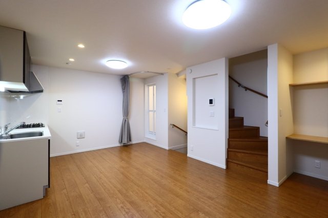 台東区根岸三丁目戸建 リビング