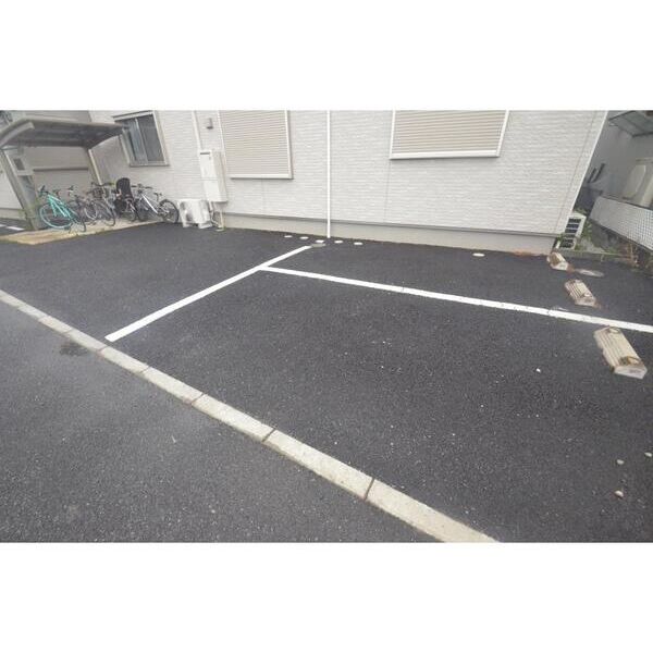 レクエルドB棟 駐車場